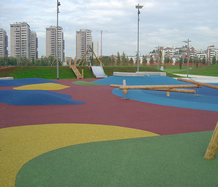 costruzione impianti ludici per bambini con pavimentazione elastiche antisdrucciolo in diverse colorazioni